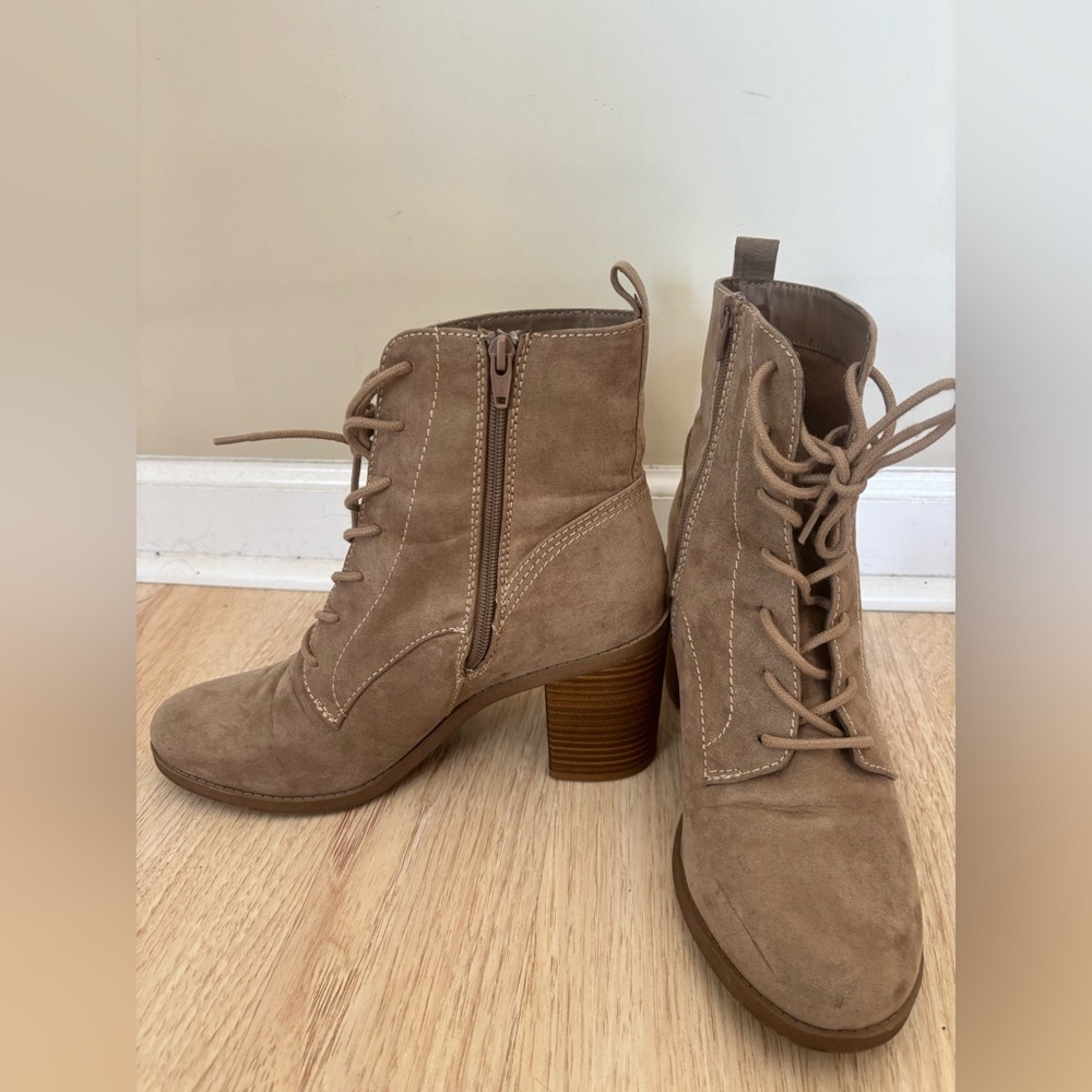 Target Tan Universal Thread Lace-Up Boots size 11 - Picture 3 of 8